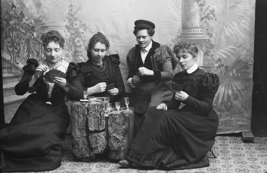 Download the full-sized image of Marie Høeg and Three Others Drinking and Playing Cards